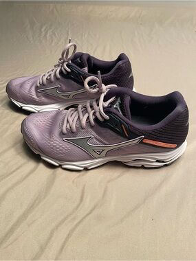 Mizuno Wave Inspire 15 - Women's size 8 - Running Stability Shoe - Lavender